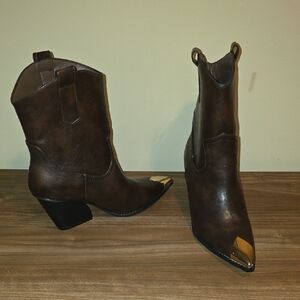 Brown Leather Western Boots with Gold Accents